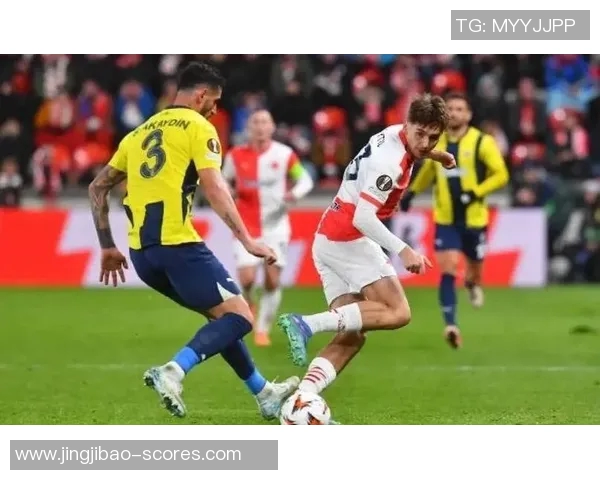 欧联杯热刺与巴萨激战成平局战术分析揭示关键瞬间失误